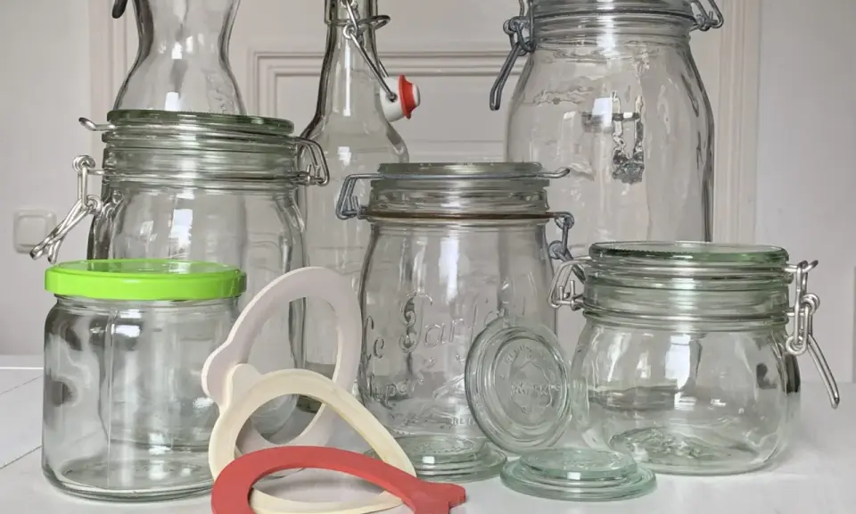 Verschiedene Glasbehälter und Dichtungsringe, ideal zum selber machen von Gewichte zum fermentieren.