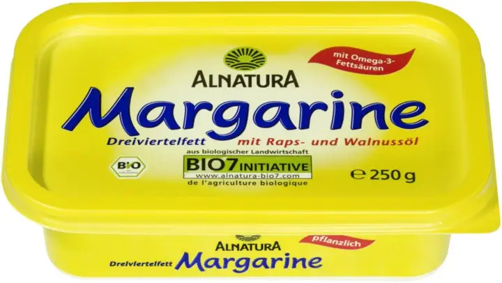 Alnatura Margarine, eine gesunde Margarine mit Raps- und Walnussöl, reich an Omega-3-Fettsäuren, aus biologischer Landwirtschaft.